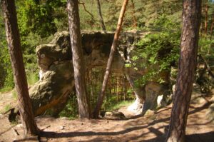 Skalní brána, Hradčanské stěny