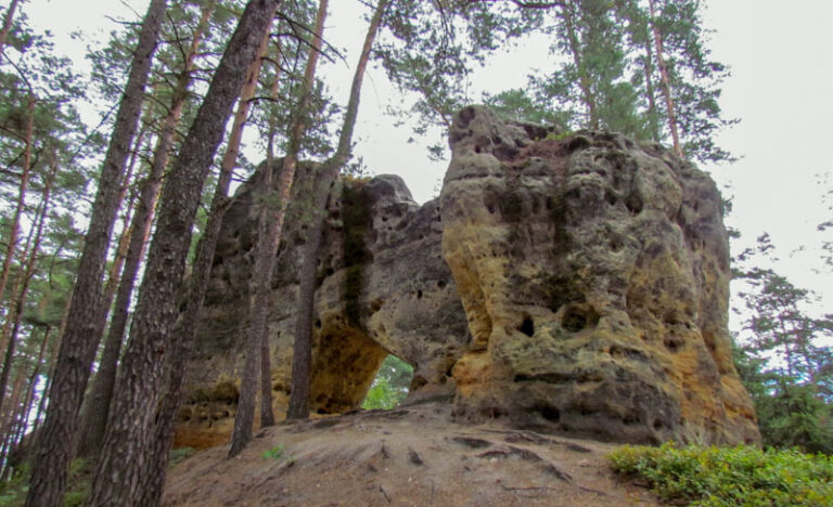 Skalní divadlo - brána