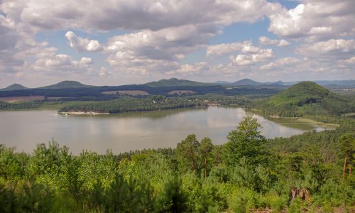 Máchovo jezero z Borného