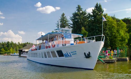 Parník Máj na Máchově jezeře