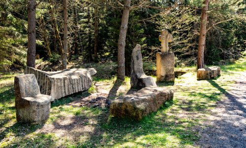 Prameniště U Flesla
Pískovcové sochy od akademického sochaře Jaromíra Švaříčka